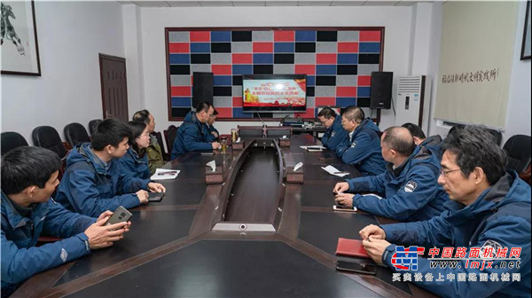 山河智能组织“不忘初心、牢记使命”主题党日活动
