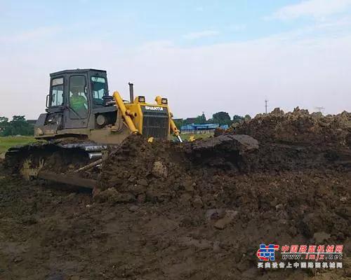 农田平整选对设备很关键，我只认山推品牌