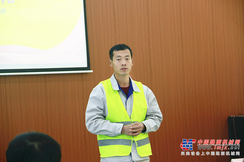就业拿高薪 “红色情”职业培训学员即将走上工程机械之路