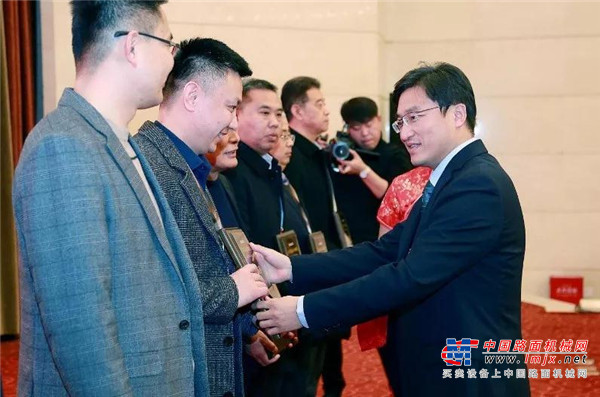 山推2020年供应商大会隆重召开