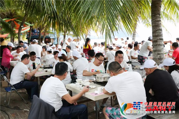 砼心砼创 共享共赢丨2019三一重工泵送年度答谢盛典点亮三亚夜空