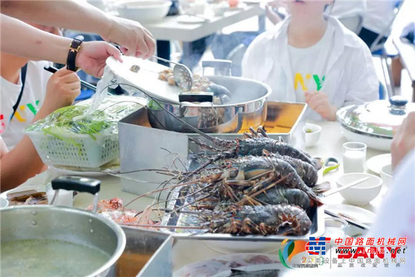 砼心砼创 共享共赢丨2019三一重工泵送年度答谢盛典点亮三亚夜空
