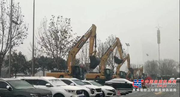 泉城初翘｜雷沃工程机械开年订机大爆单 昂首迎春