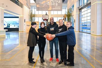 卡特彼勒携手CBA明星马布里、媒体人共圆打工子弟篮球梦