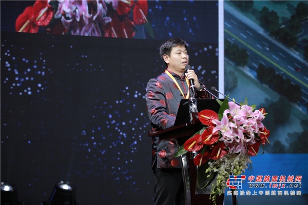 山推第十届代理商年会在曲阜隆重召开