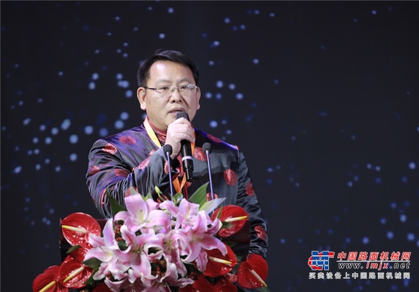山推第十届代理商年会在曲阜隆重召开