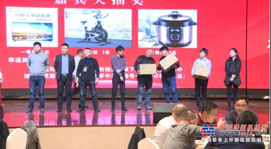 感恩季| 现场订车93台！徐工重卡泰州回馈客户座谈会圆满成功