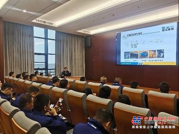 徐工：在这里！一年有300余名专业服务人员“镀金”再出发