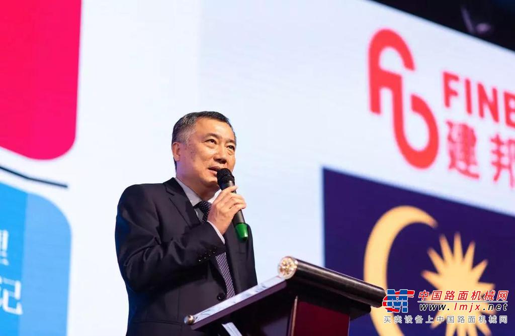 牵引车、非公路自卸车“双破千台”！徐工重卡马来市场表现亮眼