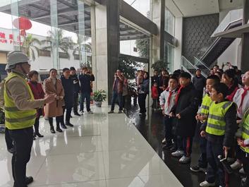 雏鹰试飞 晋光小学东海校区雏鹰班假期实践活动走进南方路机
