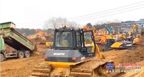 山推设备紧急加入“武汉小汤山”医院建设工程