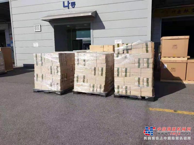 紧急通关 柳工全球采购防疫物资今抵国内