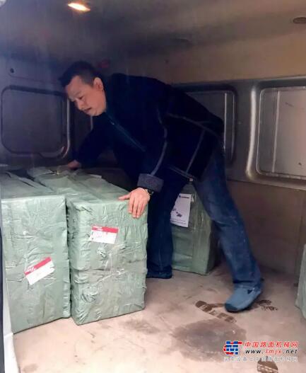 1000余里，100多个小时接力，柳工全球采购100000个口罩成功捐赠武汉三家医院