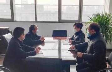 王民深入一线调度海外筹集防疫医疗物资情况