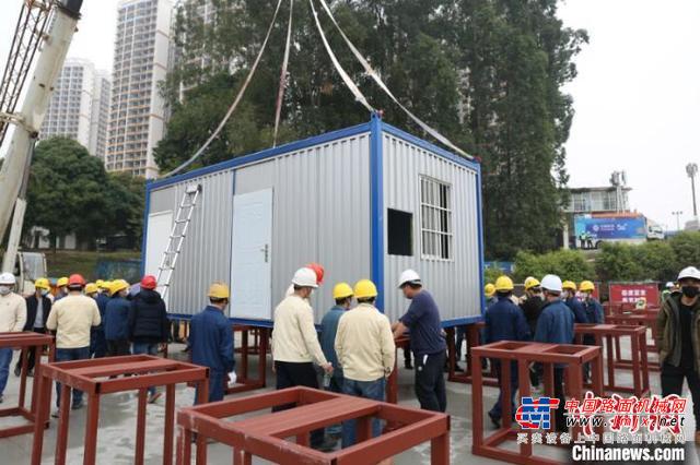 直击广西在建“小汤山医院”：分秒必争 风雨不停工