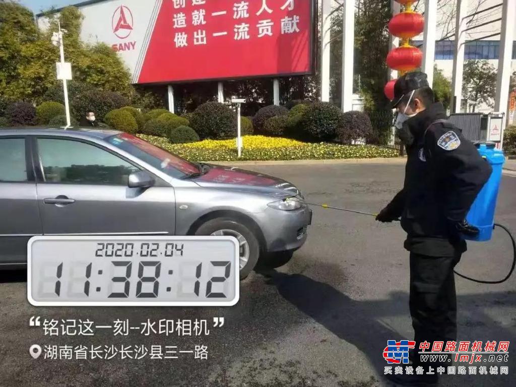 三一：有的人坚守岗位，有的人坚守在家，都是在抗击疫情！