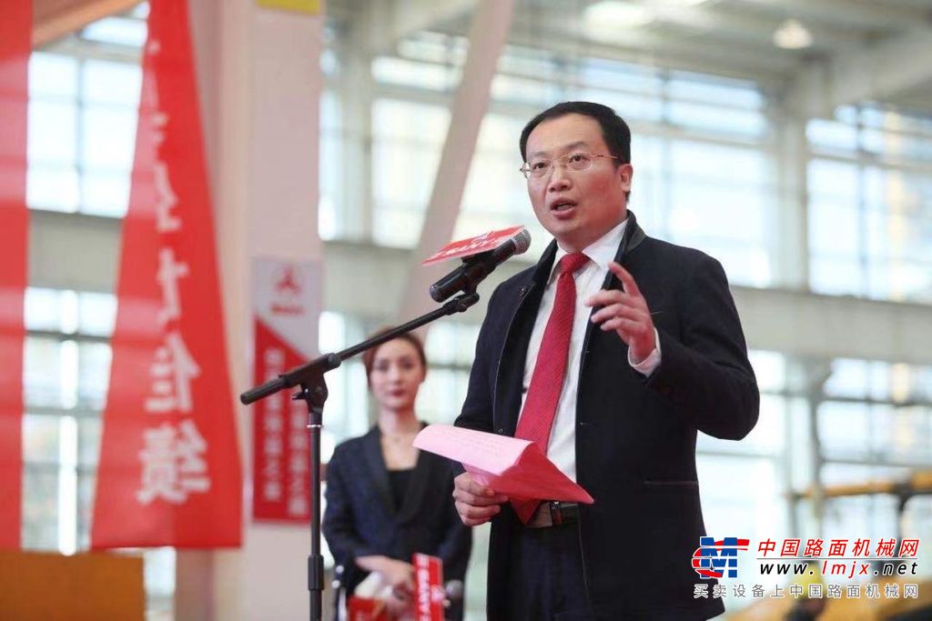 三一无人驾驶智能摊铺压实技术交流会暨第6000台摊铺机下线仪式闪耀银城