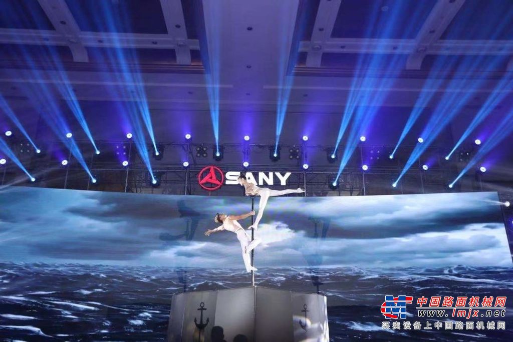 三一无人驾驶智能摊铺压实技术交流会暨第6000台摊铺机下线仪式闪耀银城