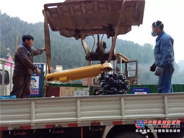 徐工：急客户所急 专车奔驰千里送备件