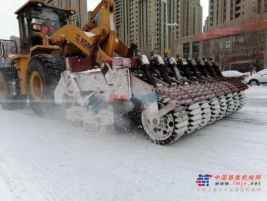 点赞！厦工装载机东北除雪成“网红”