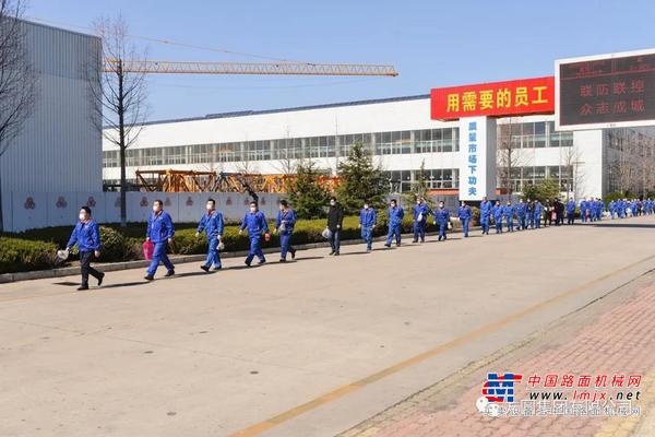 方圆：改变就餐方式 落实防疫规范