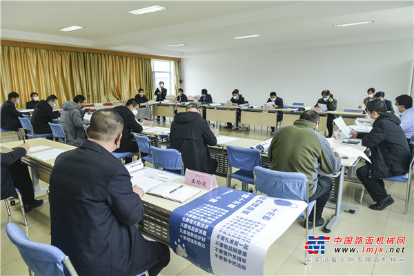 方圆集团开展陆续复工前的防疫培训专题会议