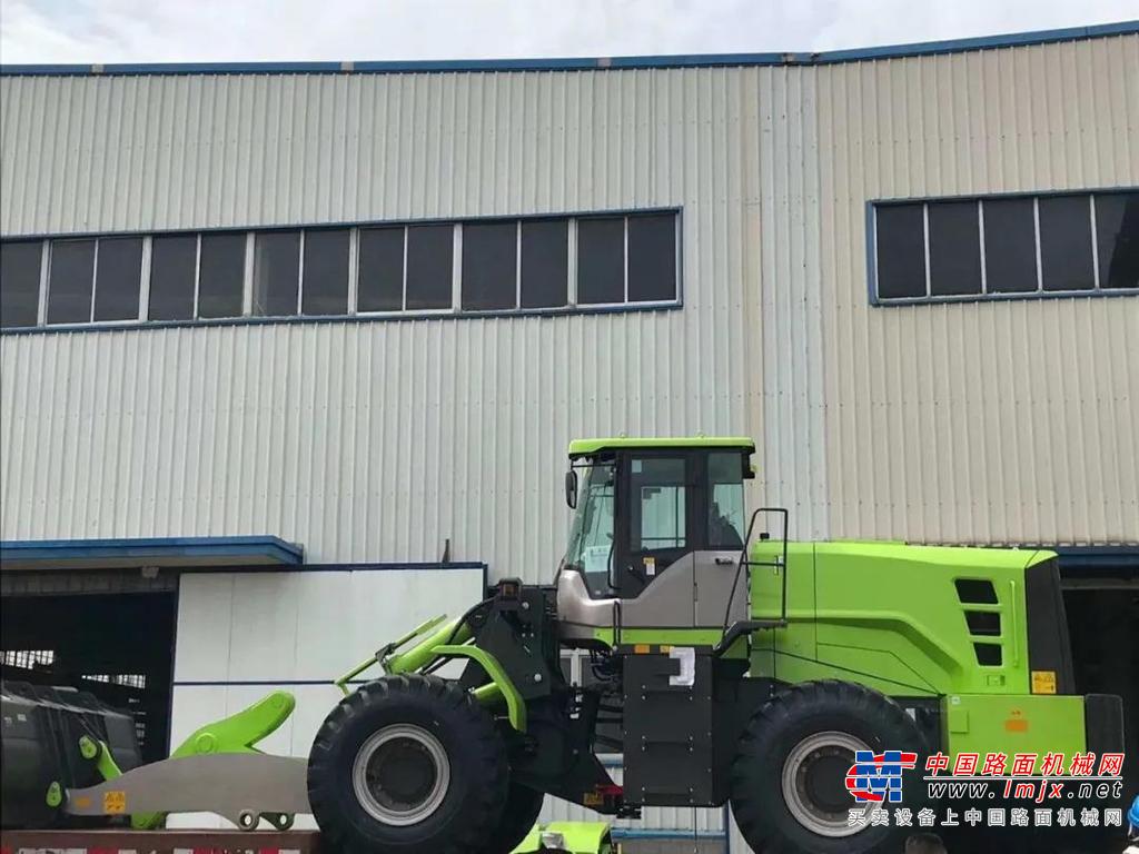 臨工“環保綠”閃耀唐山市場！山東臨工首批10臺電動裝載機順利交付