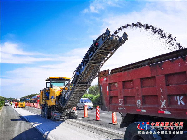可靠、高效，徐工两米大型铣刨机施工各大高速公路