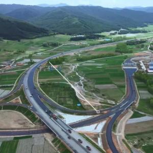 长期战略合作伙伴中铁十四局依托承建的克大高速路面喜获青海省2019年公路路面信用评价AA级