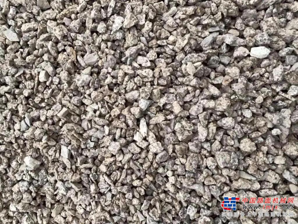 南方路机移动破碎筛分设备应用于福建项目