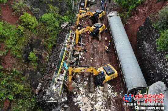 京广铁路T179次列车侧翻 三一挖掘机现场参与救援