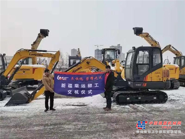 战疫情 抢春时 | 200余台柳工设备保边疆