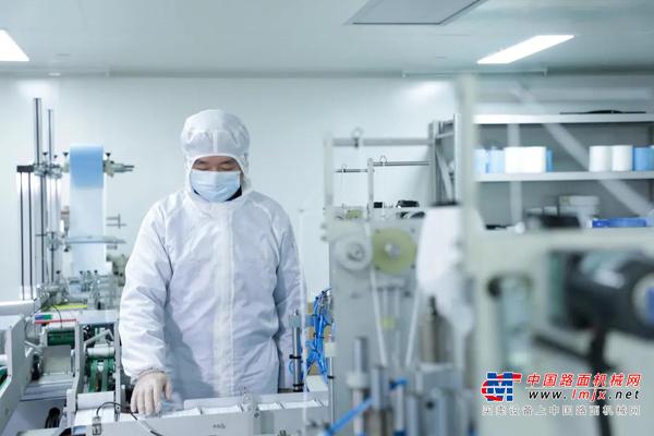 山河智能首批10万只自产口罩发放客户