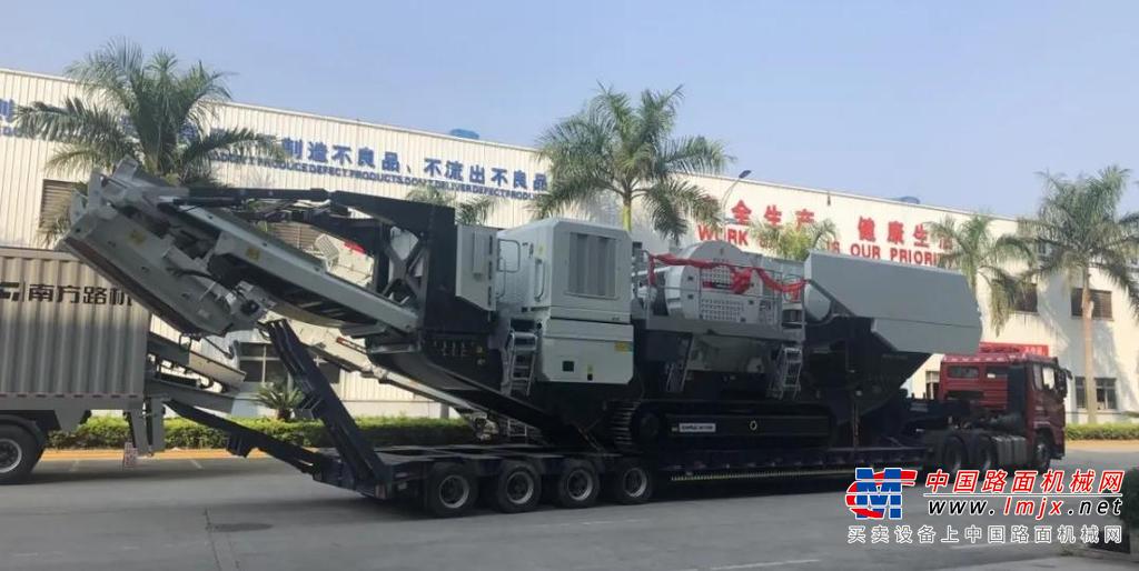快讯丨南方路机超大型履带移动颚式破碎设备NFJ1480发往四川