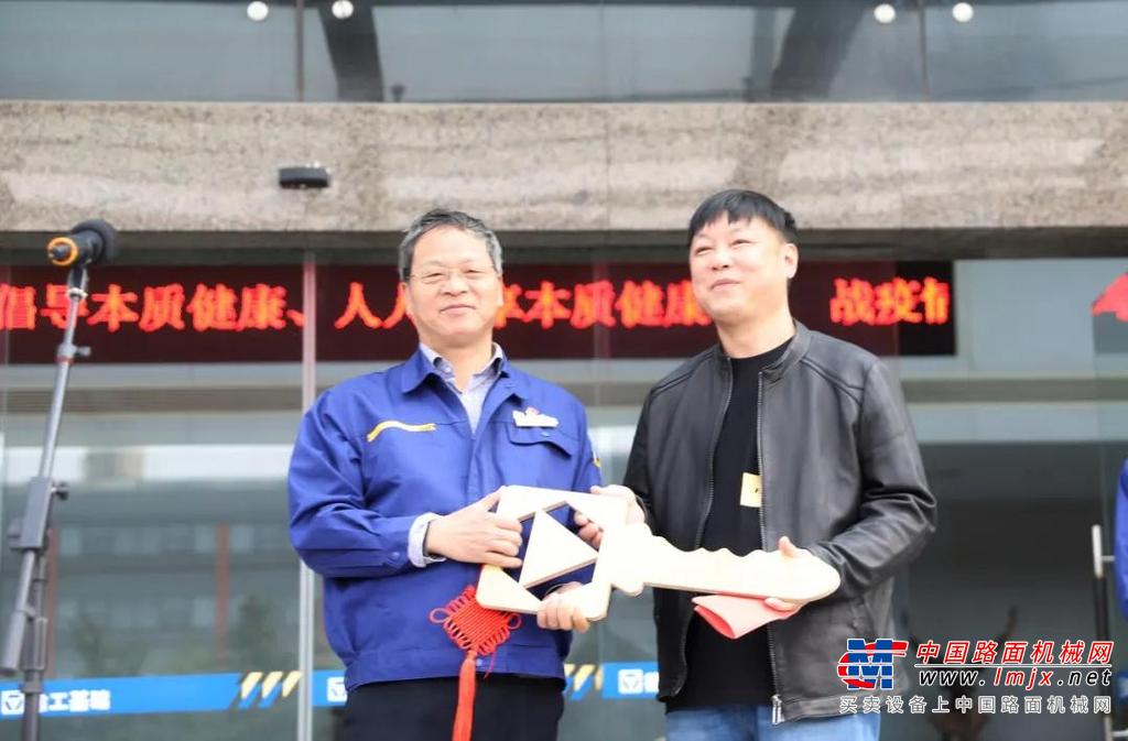 蓄势扬帆 价值5000万徐工旋挖钻机批量发车湖南客户！