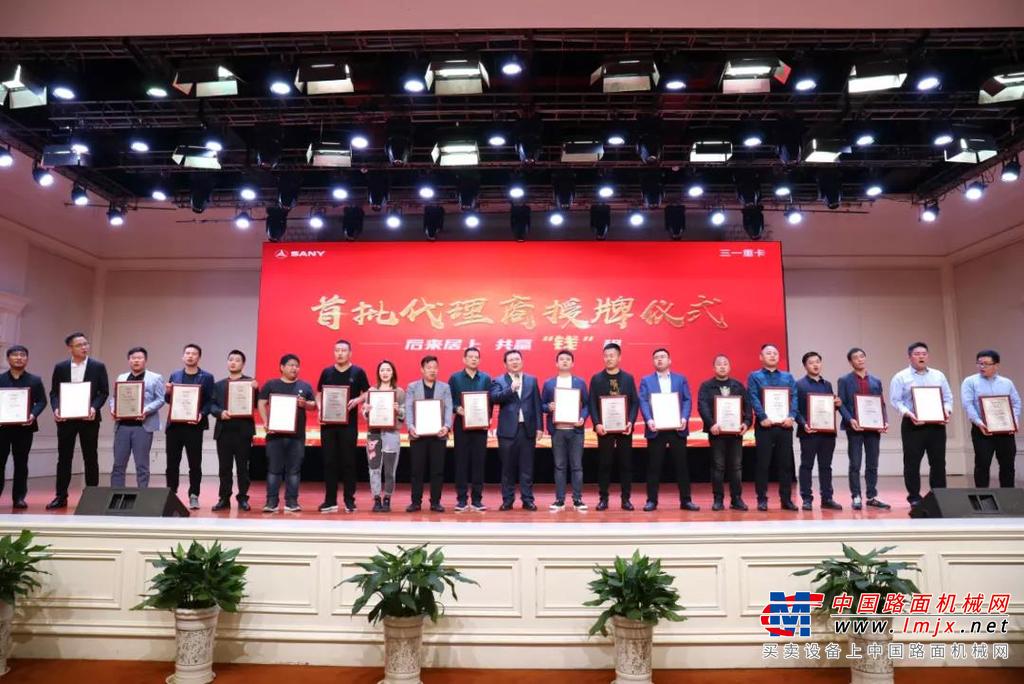 势不可挡，三一重卡4月抢购斩获3699台订单，朱宏版更是两天不到爆销2001台