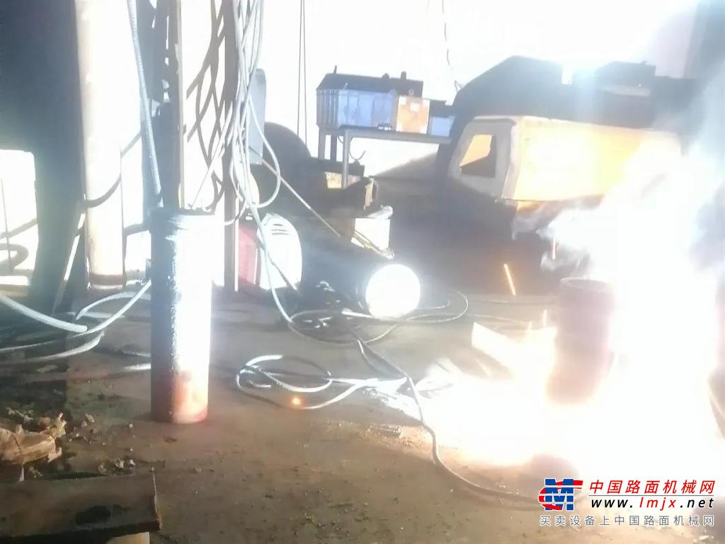 全城危在旦夕时！三一泵车“筑起烈火无法逾越的钢铁长城”