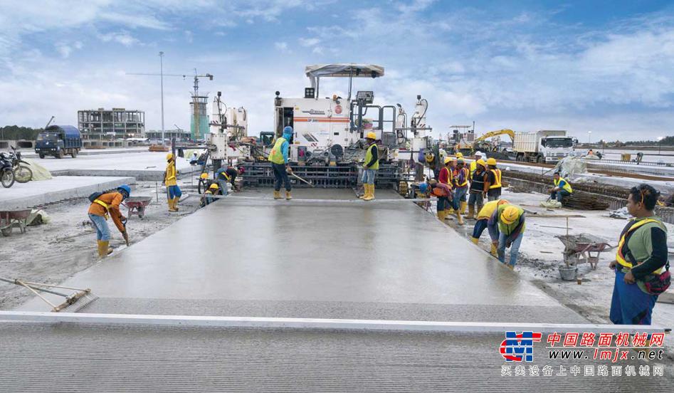 维特根11台滑模摊铺机助力印尼新机场建设