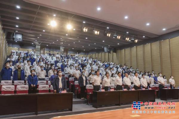 山河智能隆重表彰战“疫”先进