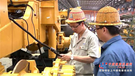 厦工郑龙枝：坚守初心使命，铸就匠人匠心