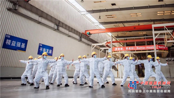 徐工：五四表彰“送奖到一线”，本质健康“舞动工前操”