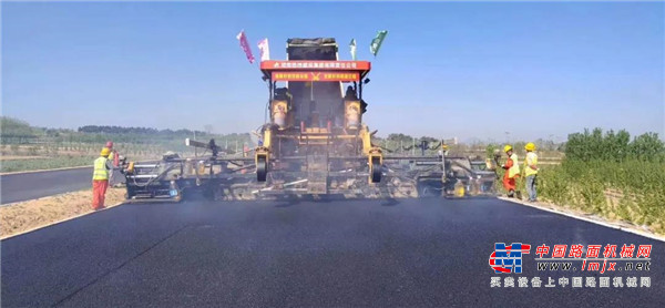 中大機械：​山東文萊高速公路14標瀝青中麵層施工掠影