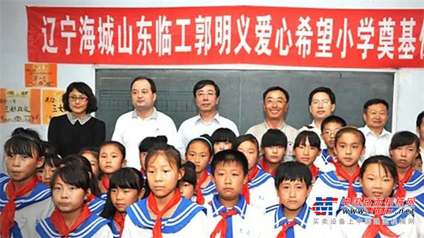 中国品牌日丨山东临工昂首阔步迈向世界品牌