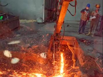 1000°C高温从容作业，这台三一挖掘机“火了”