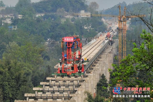 川藏铁路雅安至林芝段最快7月动工，预计工期10-12年