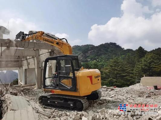 震撼！柳工9075E挖掘机登临黄山光明顶！