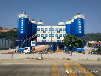 山推建友设备助力田西高速建设