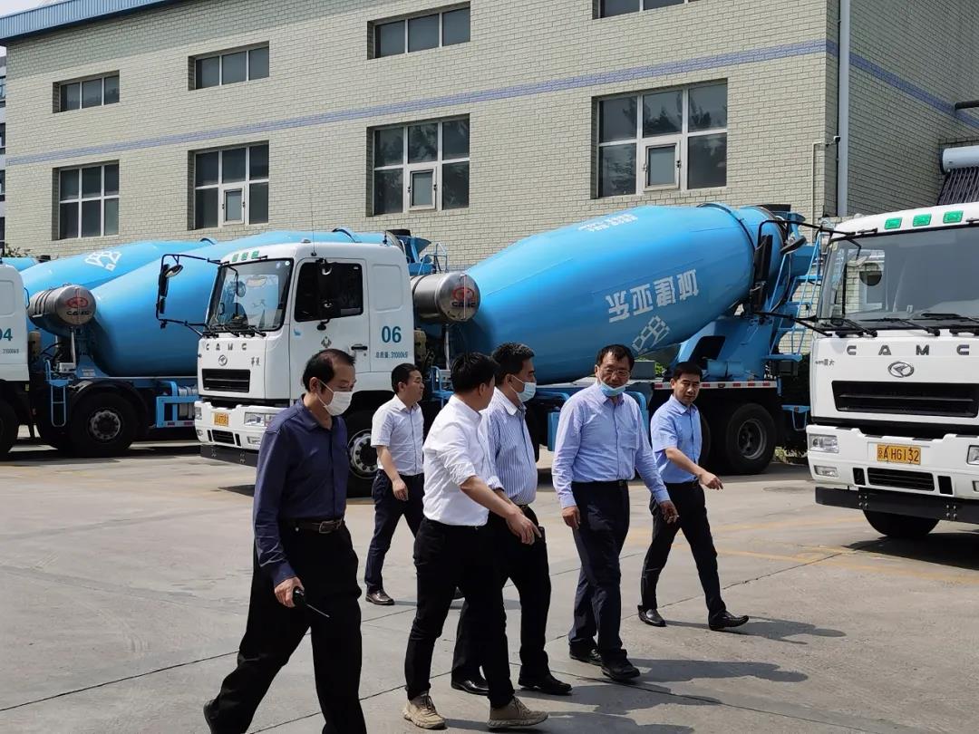 华菱星马党委书记、董事长刘汉如走访北京重卡市场