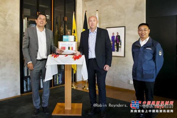山河智能向比利时林堡省捐赠自产口罩