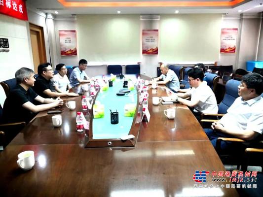 中交西築胡林副總經理一行拜訪河南省公路工程局集團